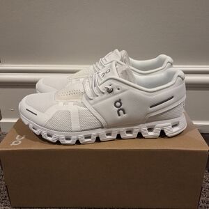On Cloud Womens White Sneakers